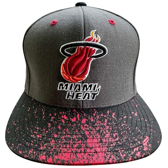 Mitchell & Ness Other - RARE! Miami Heat Mitchell & Ness‎ Snap Back Grey with Flamed Bill Hat /Cap NBA